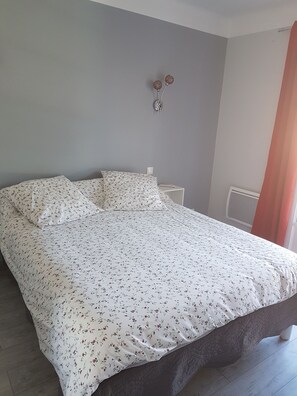 Double Room | Free cribs/infant beds, rollaway beds, free WiFi, bed sheets - La Combe Joseph (Remoulins)