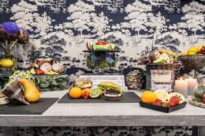 Daily buffet breakfast (EUR 14.50 per person) - Libarty Hotels (Weinstadt)