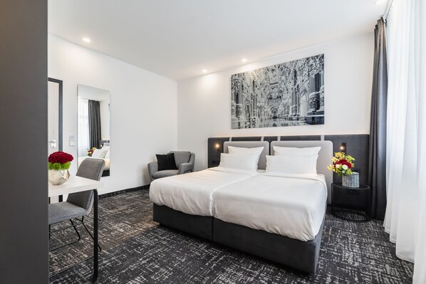 Superior Double Room | In-room safe, desk, laptop workspace, blackout drapes - Libarty Hotels (Weinstadt)