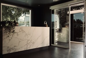 Reception - Libarty Hotels (Weinstadt)