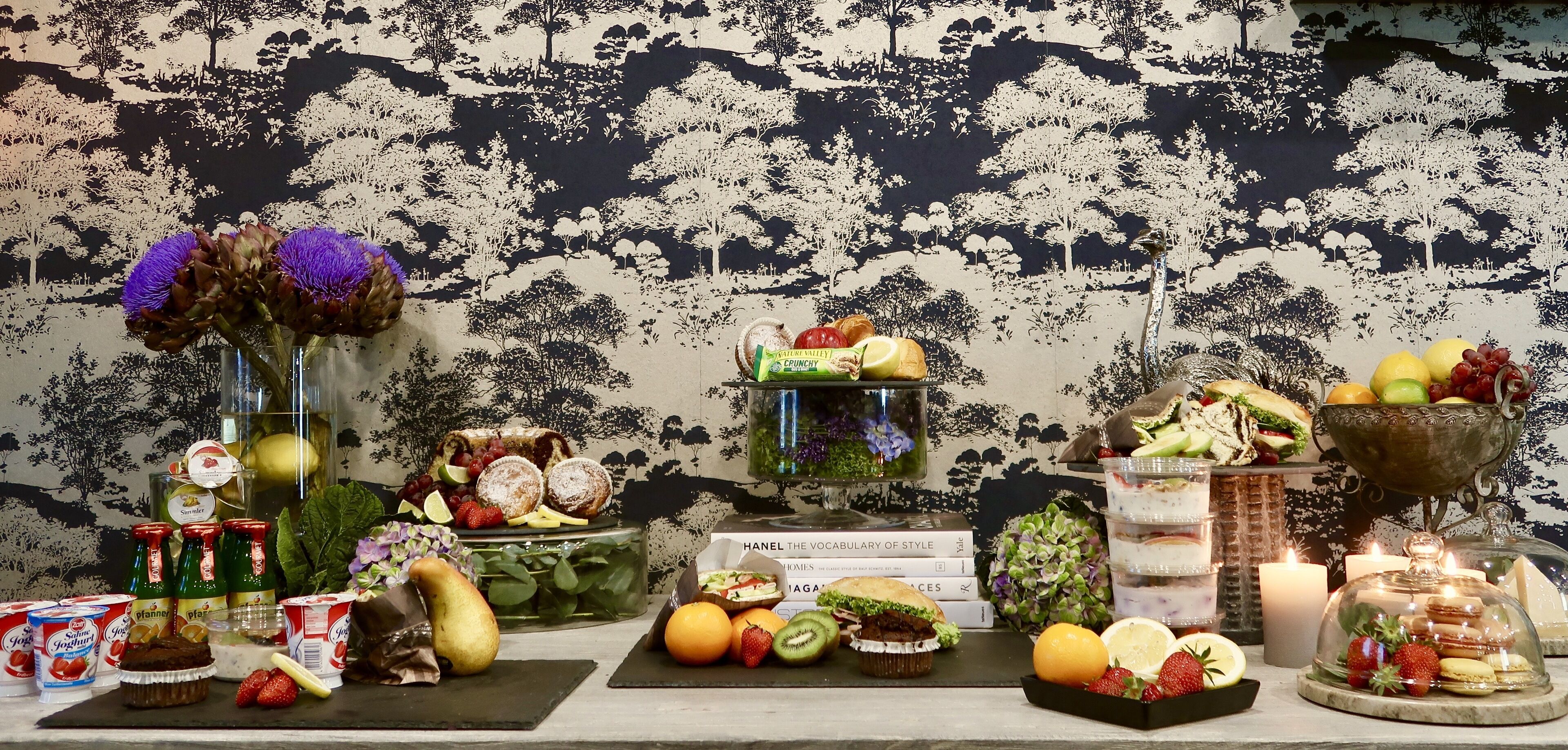 朝食 (ビュッフェ)、毎日提供 (1 名様 14.50 EUR)