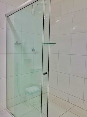 Dusche, Handtücher, Toilettenpapier