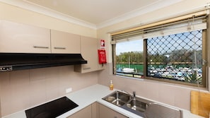 Fridge, microwave, oven, stovetop - Braemar 6 - Lakefront! (Forster)