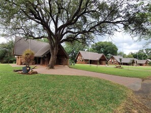 Exterior - Ekuthuleni River Front Chalets (Hoedspruit)