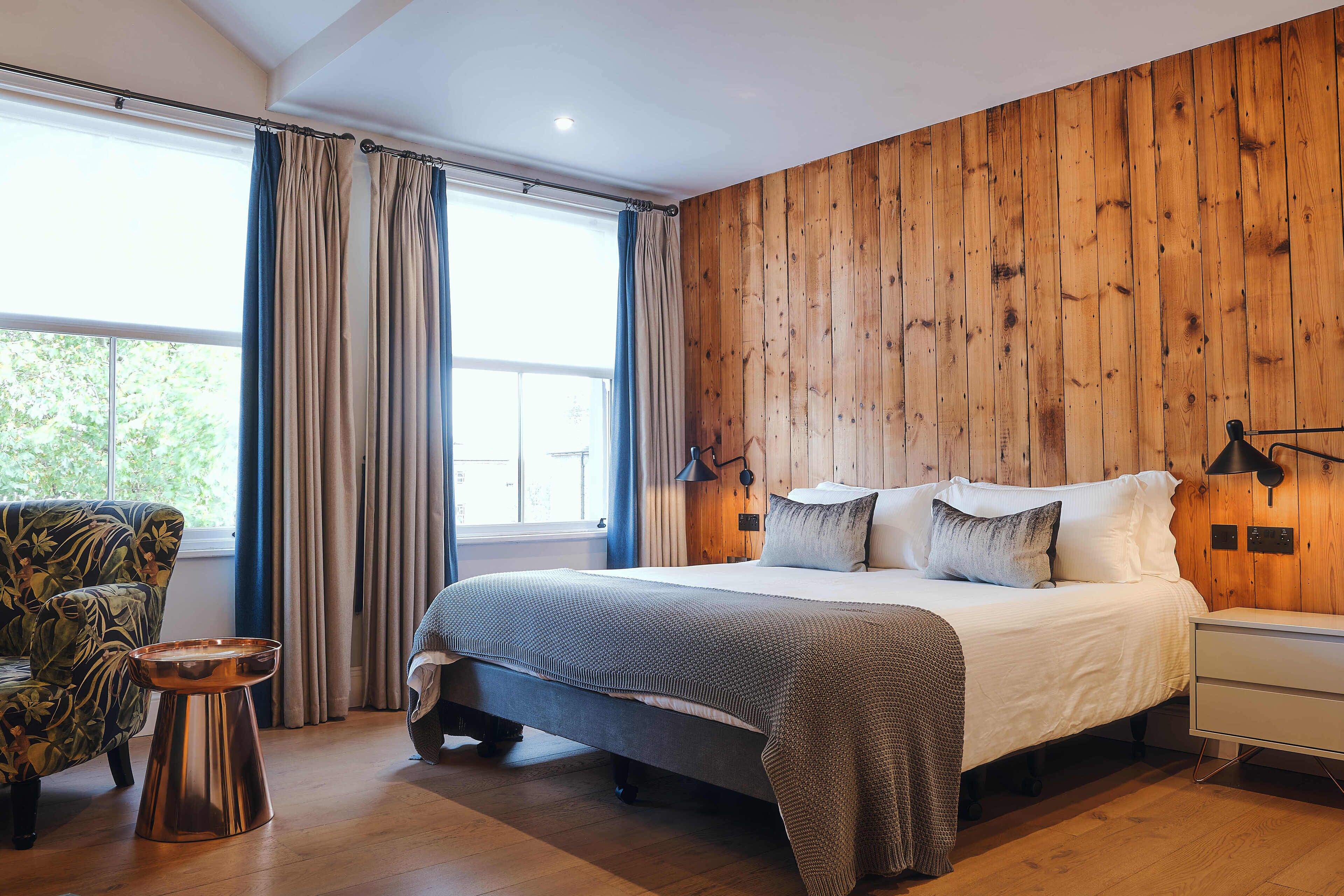 Premium Deluxe Double | Premium bedding, individually furnished, desk, iron/ironing board