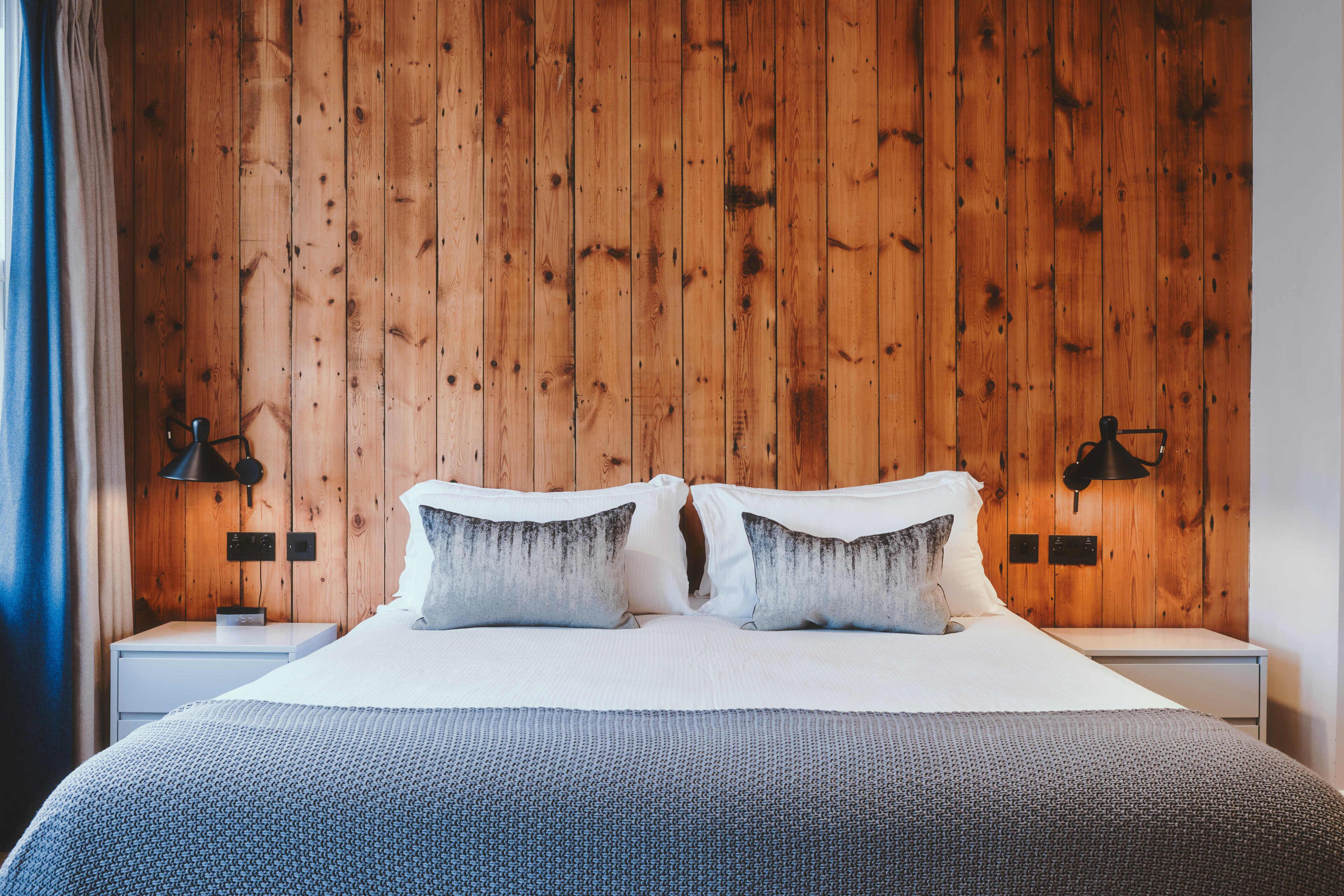 Premium Deluxe Double | Premium bedding, individually furnished, desk, iron/ironing board