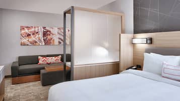 Schreibtisch, laptopgeeigneter Arbeitsplatz, BĂŒgeleisen/BĂŒgelbrett