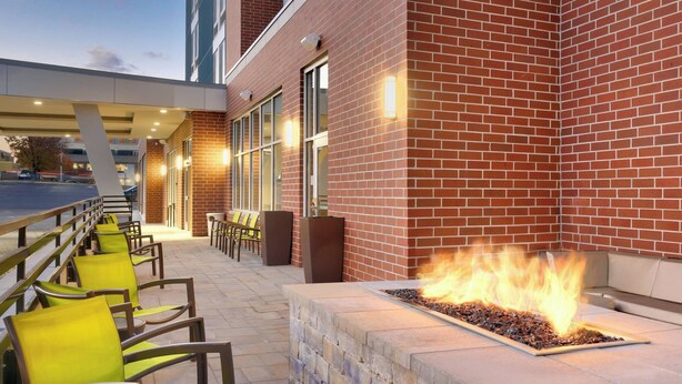 Outdoor seating with chairs and a fire feature. - SpringHill Suites by Marriott Salt Lake City Sugar House (Salt Lake City)