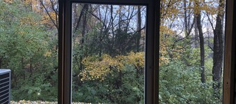 Hyggelig, stille og veludstyret dobbeltmester m / 2. 5 ba Byhus 4 miles til GSO !! 