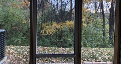 Cozy, Quiet and Well Appointed Dual Master w/ 2.5 ba Townhome 4 miles to GSO!!