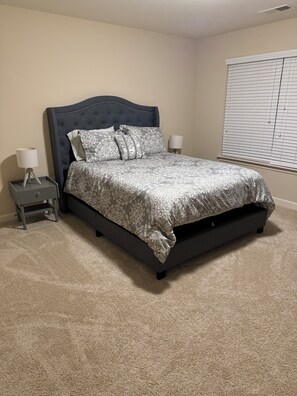 2 bedrooms, iron/ironing board, free WiFi, bed sheets - Cozy, Quiet and Well Appointed Dual Master w/ 2.5 ba Townhome 4 miles to GSO!! (Greensboro)