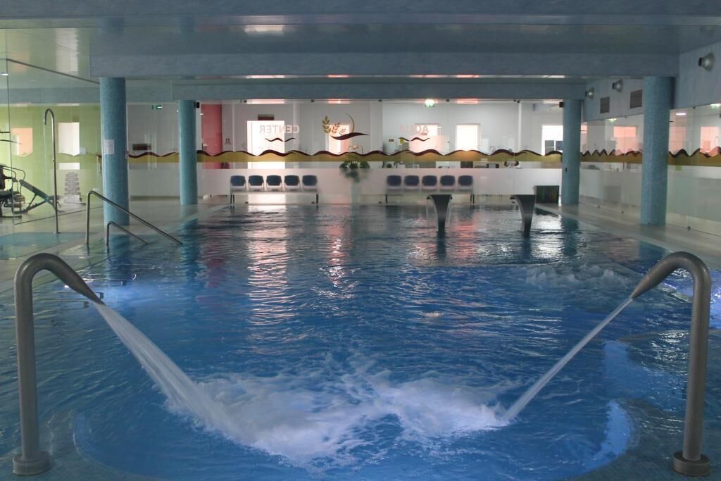 حمام سباحة