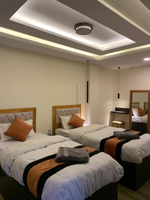 Phòng 2 giường đơn Superior, 2 giường đơn, không hút thuốc, quang cảnh đồi núi | Nệm Select Comfort, két bảo mật tại phòng, trang trí khác biệt 