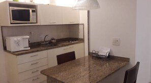 Apartment | Private kitchen - Sunset South Beach Residence (Rio de Janeiro)