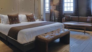 Habitación Deluxe | Ropa de cama de alta calidad y escritorio 