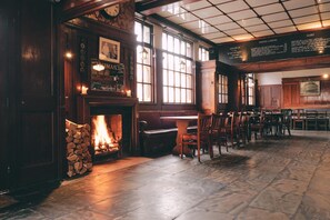 Unclassified image, 4 of 53, button - Rose and Crown Stoke Newington (London)