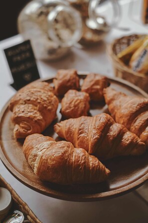Breakfast buffet - Rose and Crown Stoke Newington (London)