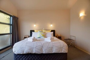 5 Schlafzimmer, Bügeleisen/Bügelbrett, Reisekinderbett, WLAN