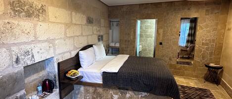 Elite Room | 1 bedroom, soundproofing, iron/ironing board, free WiFi