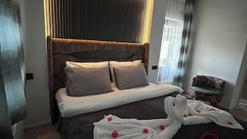 Deluxe Double Room, Non Smoking, City View | Soundproofing, iron/ironing board, free WiFi, bed sheets