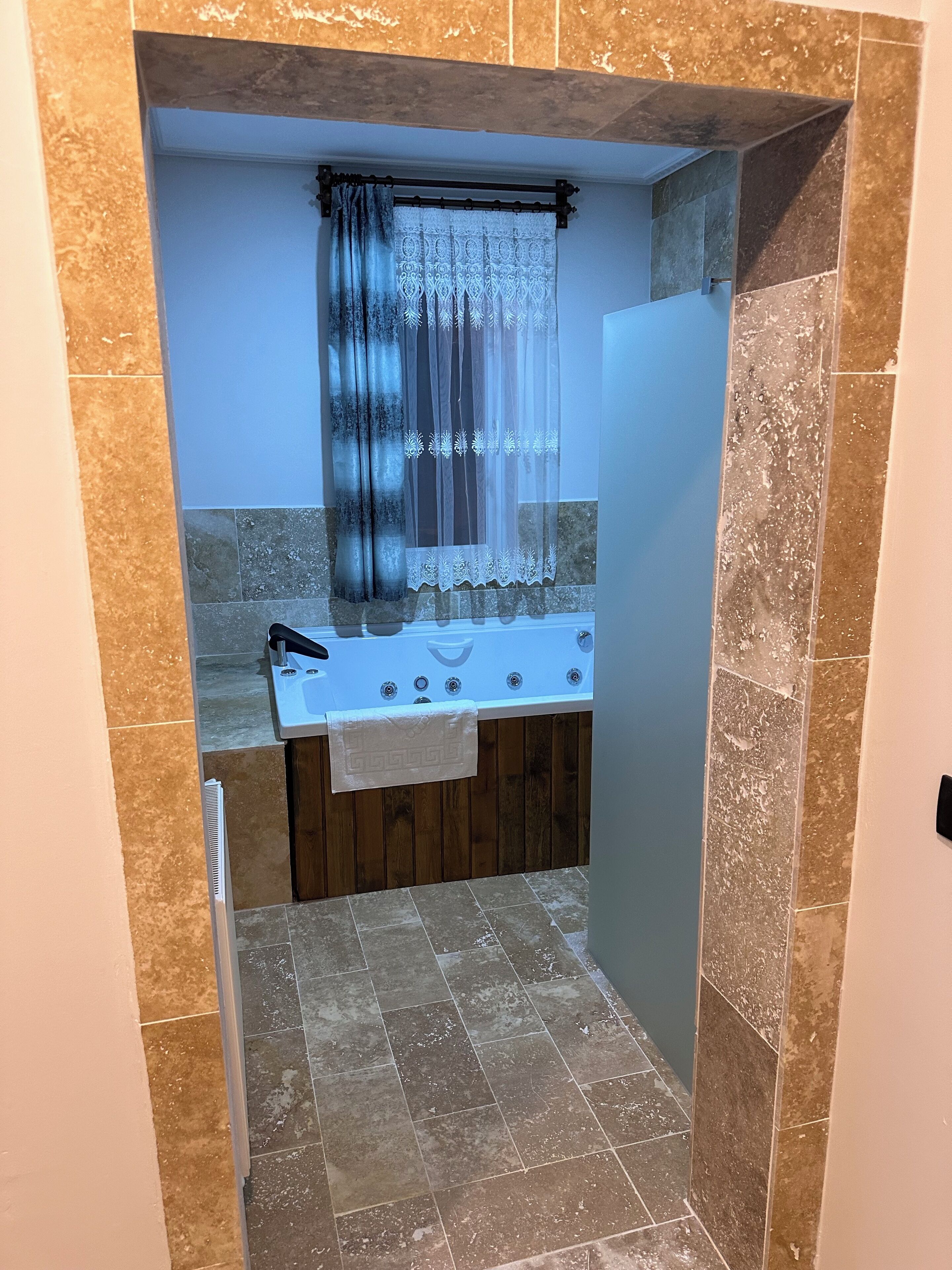 deluxe double room, non smoking, city view | bathroom | free toiletries, hair dryer, towels, soap