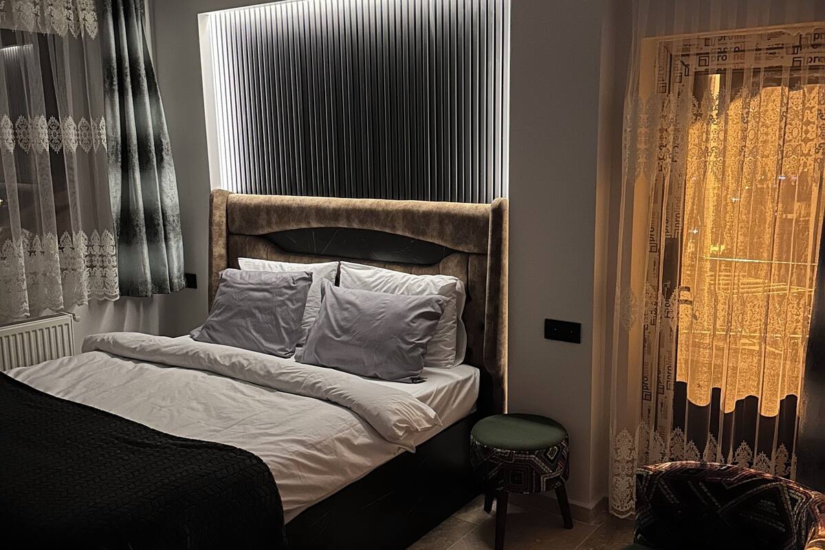 deluxe double room, non smoking, city view | 1 bedroom, soundproofing, iron/ironing board, free wifi