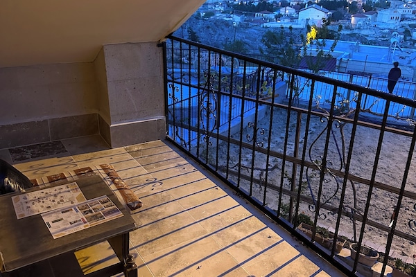 Deluxe-Doppelzimmer, Nichtraucher, Stadtblick | 1 Schlafzimmer, schallisolierte Zimmer, Bügeleisen/Bügelbrett