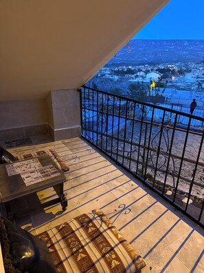 Deluxe Double Room, Non Smoking, City View | Soundproofing, iron/ironing board, free WiFi, bed sheets - DİRİLİŞ BANARYA PANSİYON (Ürgüp)