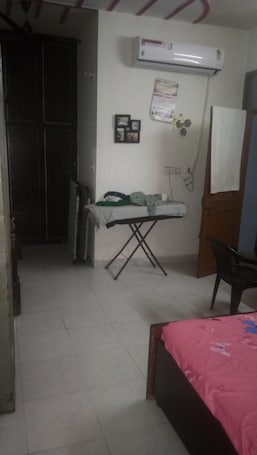 2 bedrooms, WiFi. semi furnished Flat For Rent with one queen size bed and 4 chairs dining table