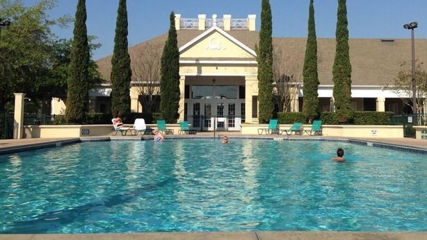2 piscinas al aire libre