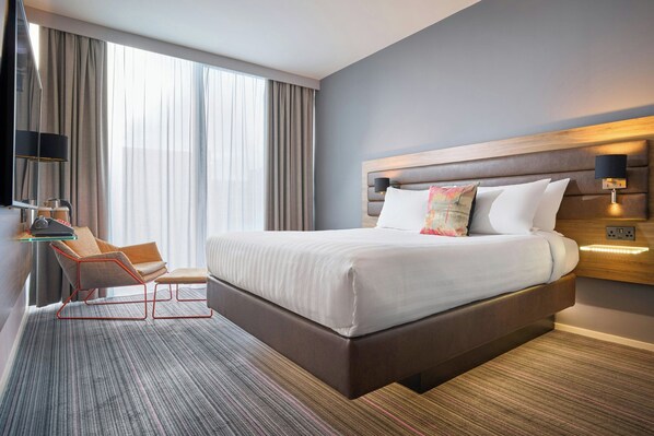 Hypo-allergenic bedding, blackout curtains, free cots/infant beds