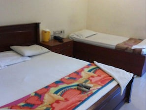 Premium bedding, individually decorated, desk, soundproofing
