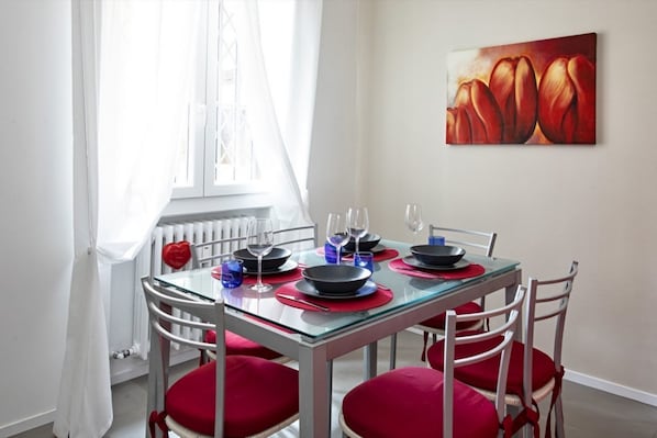 Apartment, 1 Bedroom | In-room dining
