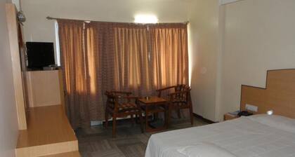 Chambres duplex avec restaurant sur le toit Stay / Madurai