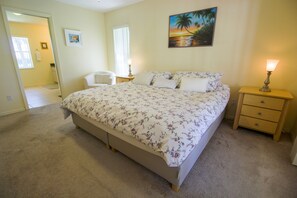 4 bedrooms, iron/ironing board, WiFi, bed sheets - Four Bedroom Comfort Villa 4668 (Hernando)