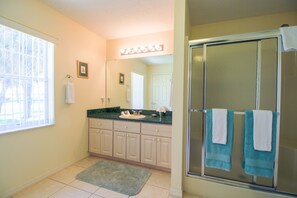 Shower, hair dryer - Four Bedroom Comfort Villa 4668 (Hernando)