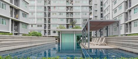 حمّام سباحة خارجي