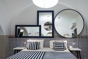 Deluxe kamer, 1 twee- of 2 eenpersoonsbedden | Luxe beddengoed, bedden met traagschuimmatrassen, een minibar