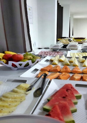 Free daily buffet breakfast - Jardins Premium (Ipojuca)