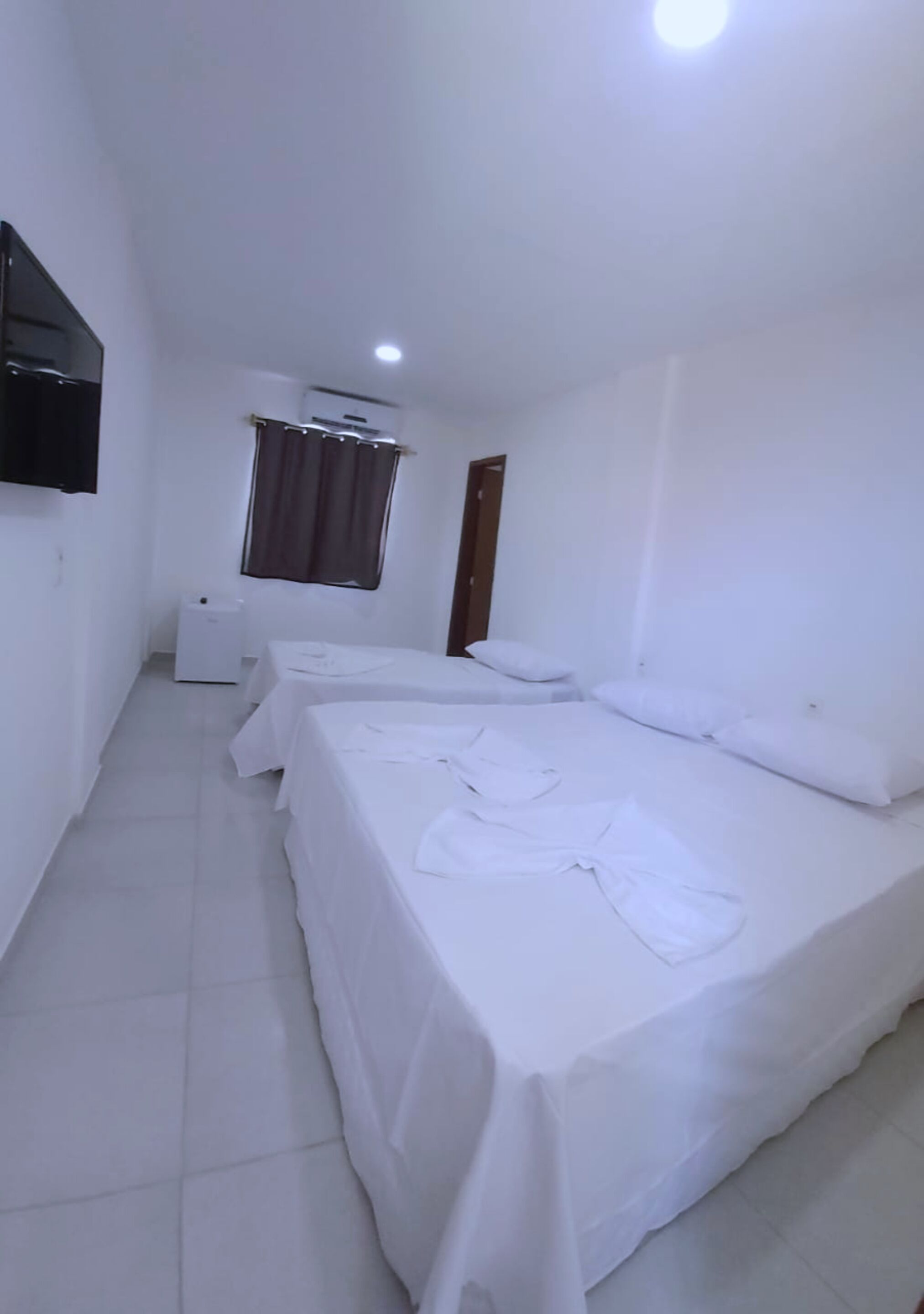 economy triple room | minibar, bed sheets