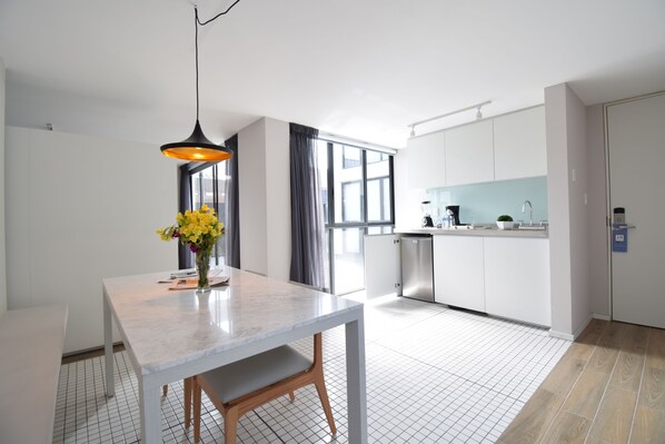 Standard Suite | In-room dining