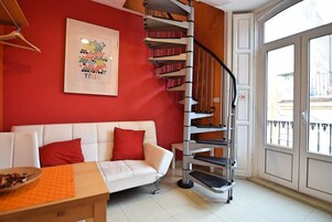 Μεζονέτα, Ισόγειο | Περιοχή καθιστικού | Τηλεόραση με επίπεδη οθόνη