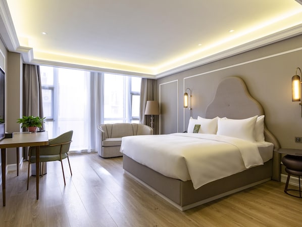 Privilege, Room, 1 King Bed | Minibar, in-room safe, individually decorated, individually furnished