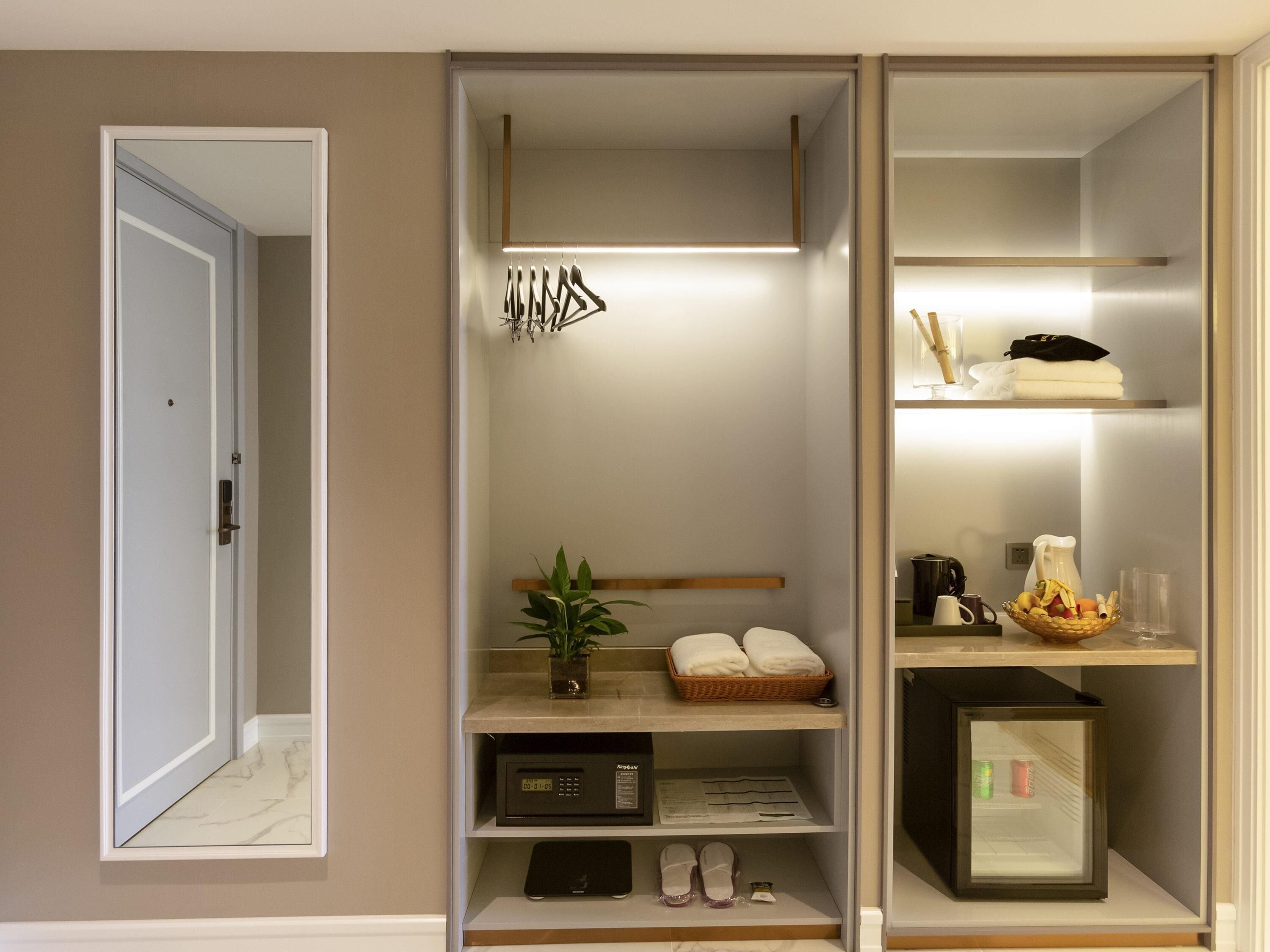 Minibar, in-room safe, individually decorated, individually furnished