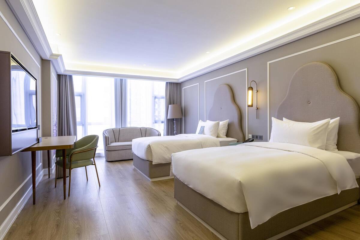 Deluxe Room, 2 Single Beds | Minibar, in-room safe, desk, iron/ironing board (on request)