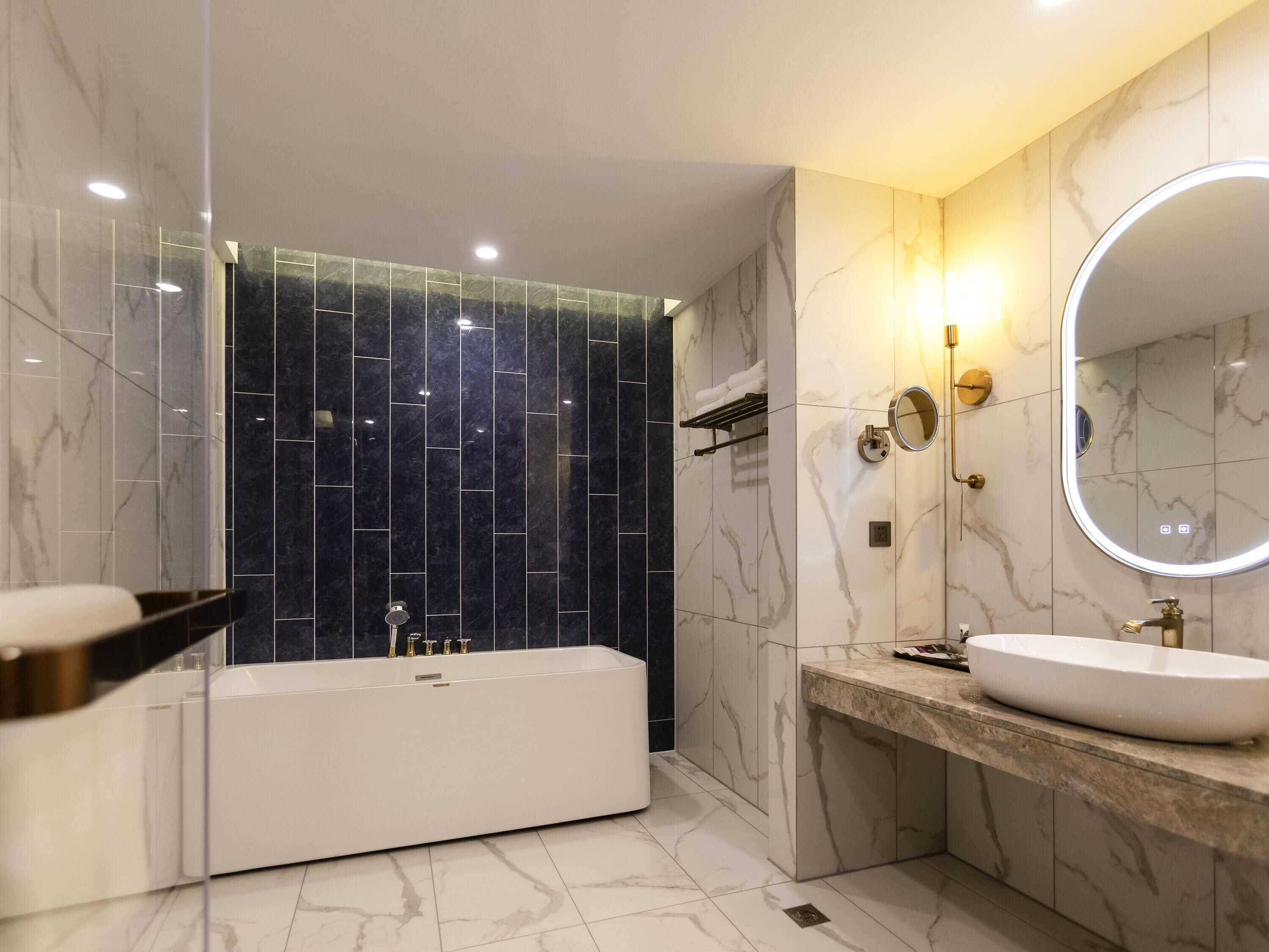 family room, 2 double beds (classic) | minibar, in-room safe, individually decorated, individually furnished