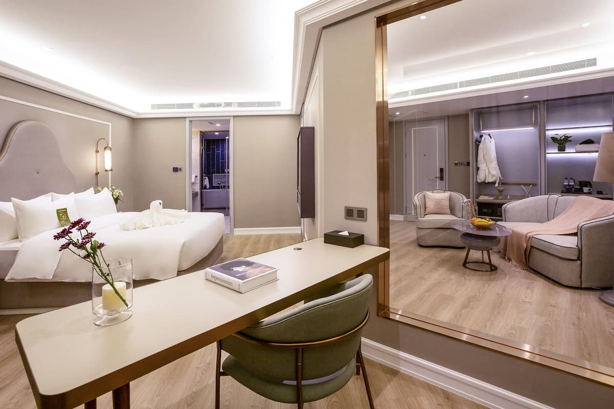 Privilege, Suite, 1 cama King size | Minibar, caja de seguridad en la habitación y decoración personalizada