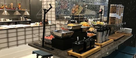 Daily cooked-to-order breakfast for a fee