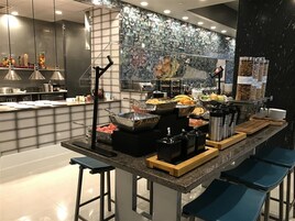 매일 주문 요리 아침 식사 유료