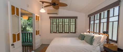 2 chambres, fer et planche Ă repasser, draps fournis